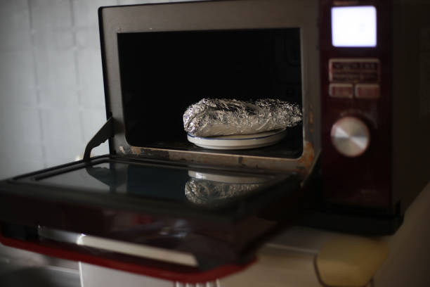 IS ALUMINUM FOIL IN THE MICROWAVE HAVE A TECHNICAL SAFETY?