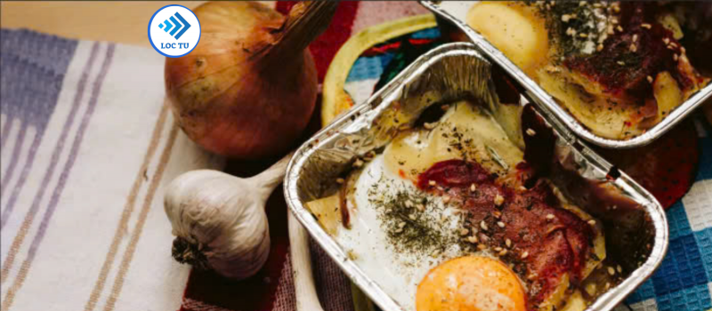 ONE-TRAY MEAL: EASY WITH ALUMINUM TRAYS