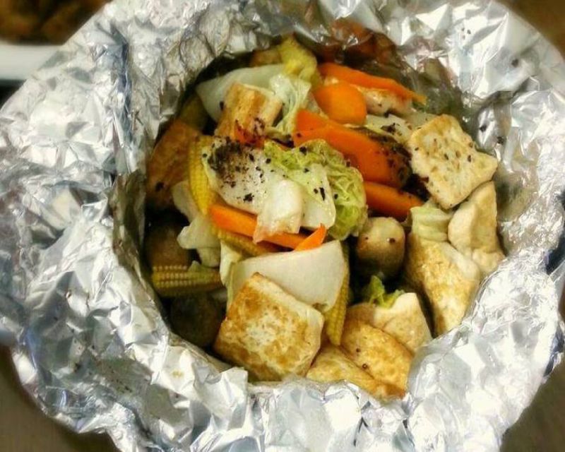 THE ALCHEMY ENCLOSED GRILLING: MASTERING VEGETABLES IN ALUMINUM FOIL